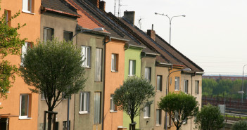 Surroga mutuo – Sfruttare il calo del tasso di interesse coloured houses